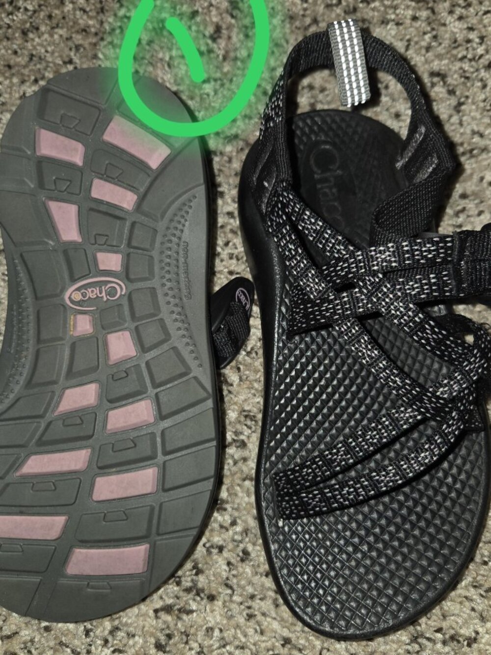 CHACO kid's unisex black sandals SIZE 1 LIKE NEW
